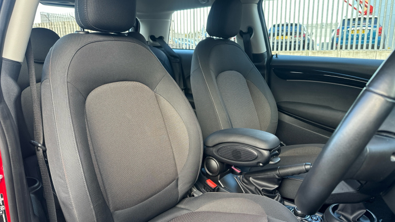 MINI Hatchback 1.5 Cooper Classic 3dr Petrol Hatchback